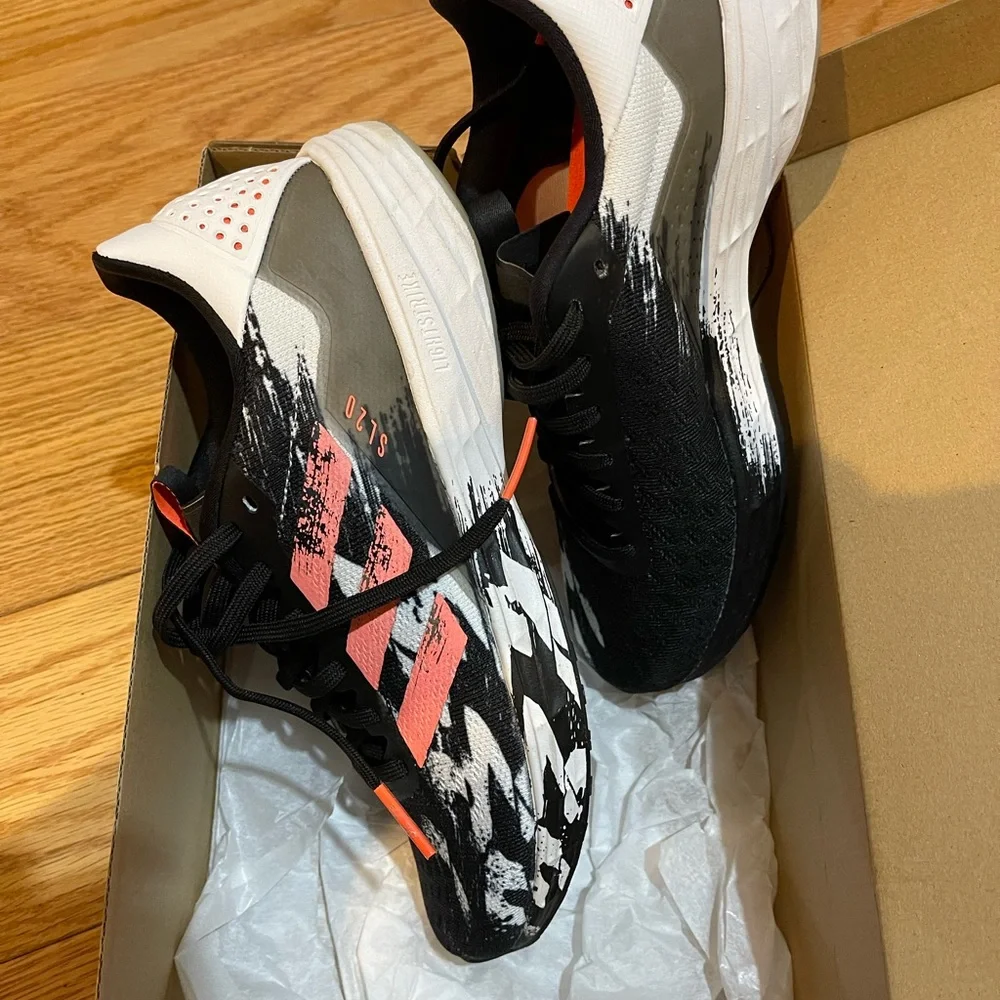 Adidas black and coral sneakers. Size: 8.5 - Picture 3 of 7